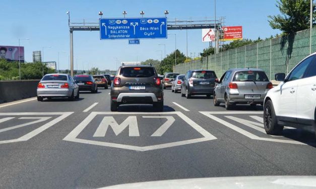 Káosz az M7-esen: Martonvásárig szinte áll a forgalom