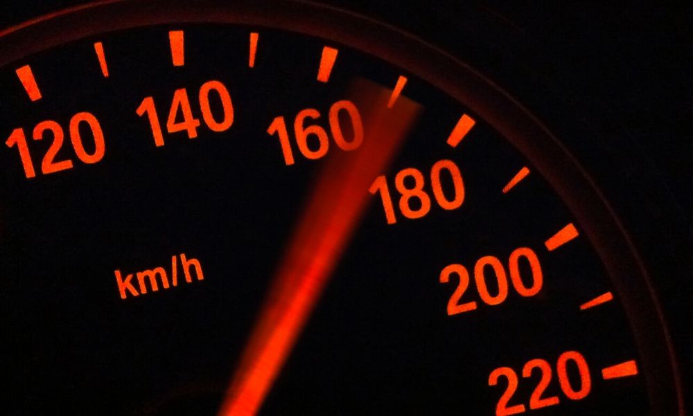 Ellenőrzés Budapest több kerületében: gyorshajtókat füleltek le – videó