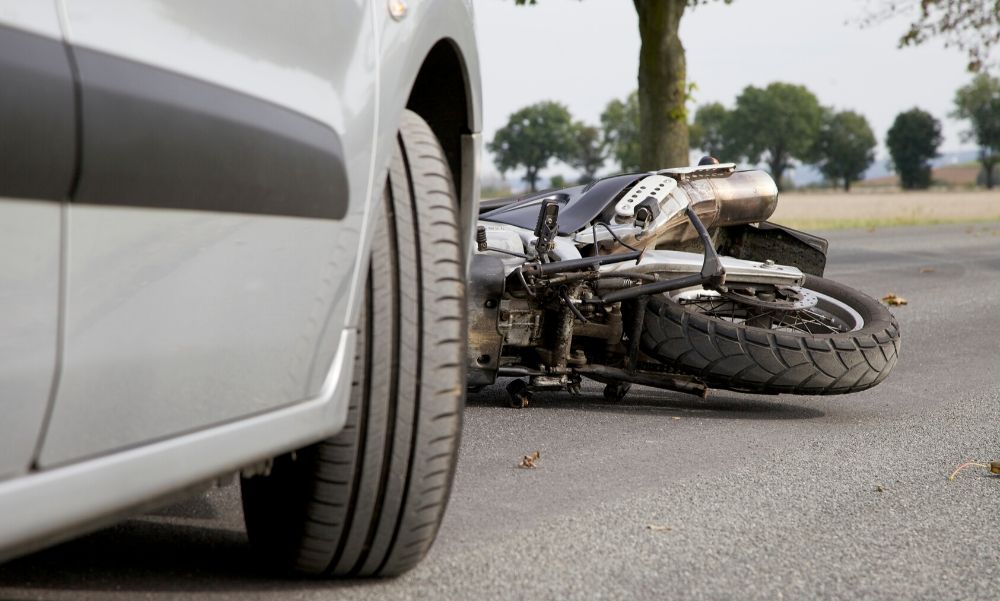 Halálos motorbaleset Dunavarsányban: egy órát küzdöttek a mentők az idős férfi életéért