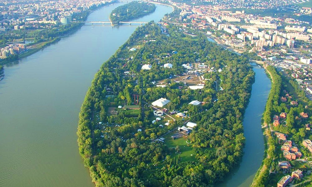 Megvédték a Hajógyári szigetet a luxusterepjárósoktól, győzelemről beszél a főpolgármester