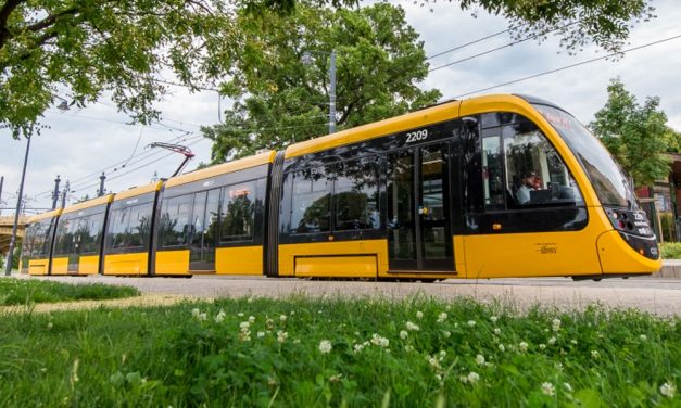 Gondok vannak az új CAF villamosokkal, titkosították a hibalistát