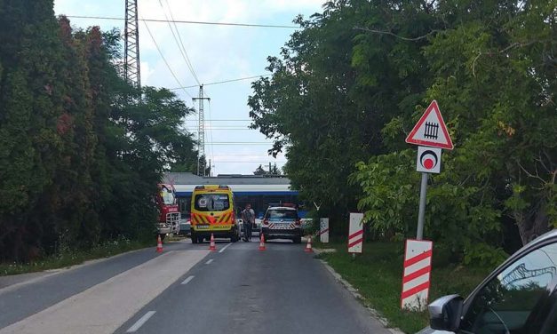 „Kérlek benneteket ki-ki hite szerint mondjon egy imát érte” – búcsúlevelet írt lánya osztálytársainak az anyuka, akinek 16 éves gyermekét halálra gázolta a vonat