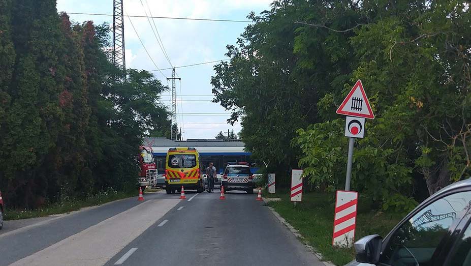 „Kérlek benneteket ki-ki hite szerint mondjon egy imát érte” – búcsúlevelet írt lánya osztálytársainak az anyuka, akinek 16 éves gyermekét halálra gázolta a vonat