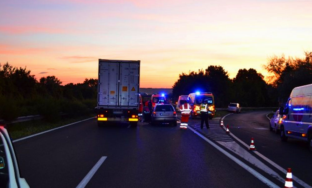 „Amikor megálltam, a keresztben álló autó tulaja átölelt és hálálkodott” 11 ember életét mentette meg a kamionsofőr az M7-esen