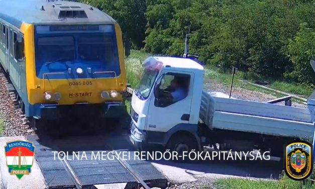 Átrongyolt a budapesti gyors a teherautón, ezt kéri a rendőrség az eset kapcsán