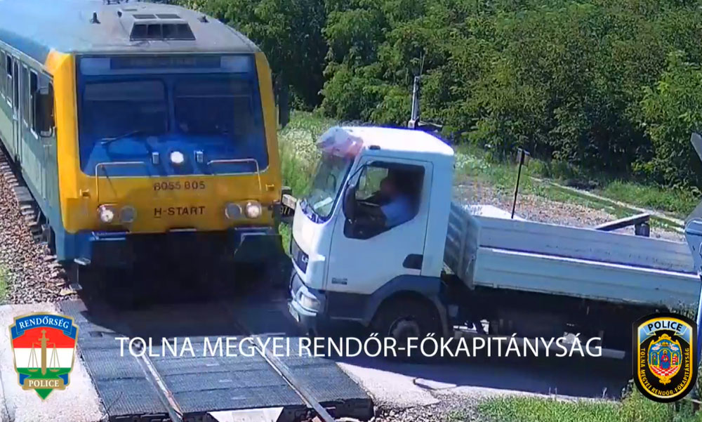 Átrongyolt a budapesti gyors a teherautón, ezt kéri a rendőrség az eset kapcsán
