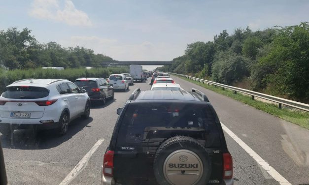 Karambol karambol hátán: csúnya balesetek Budapesten, az autópályákon sem sokkal jobb a helyzet
