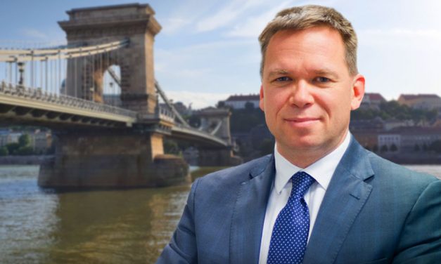 Szándékosan csinál a városvezetés dugókat, hogy bevezethessék a dugódíjat – monda Fürjes Balázs