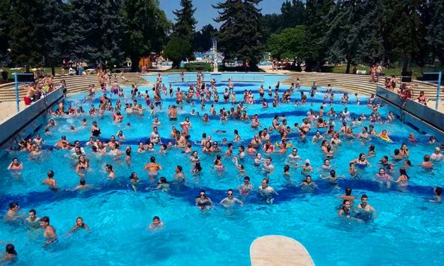 Ez biztosan fájni fog! A vártnál is drágább lesz idén a strandolás, 40 százalékos áremelésre számíthatunk