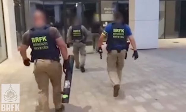 Fiatal lányok futtatóira csaptak le a rendőrök Budapesten