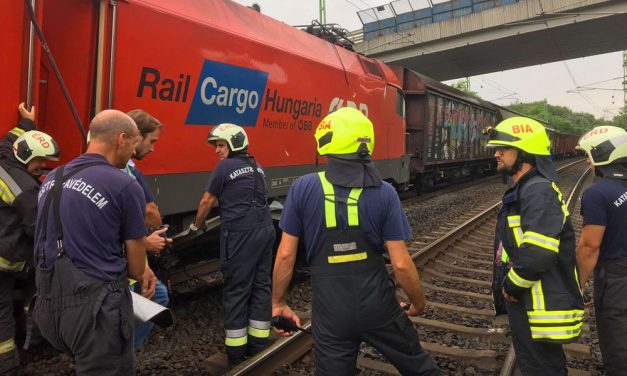 Felrobbant egy mozdony Biatorbágynál, teljesen leállt a vasúti közlekedés