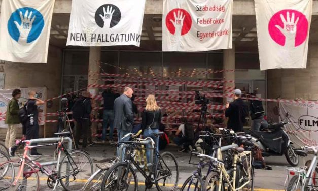 Pénteken 18 óráig kiürítik az SZFE épületeit: mindenkinek ki kell költözni a kollégiumból, őszi szünetet rendelt el az új vezetés