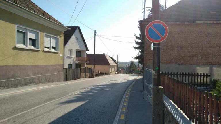 Elgázoltak egy gyereket az iskola előtt Solymáron