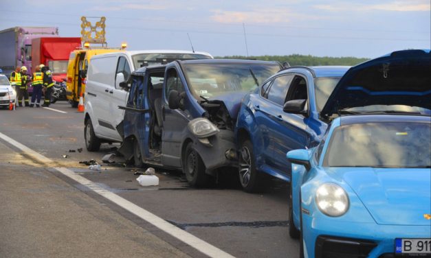 Halálos tömegkarambol az M5-ösön: Porschébe rongyolt a BMW aztán jöttek a többiek
