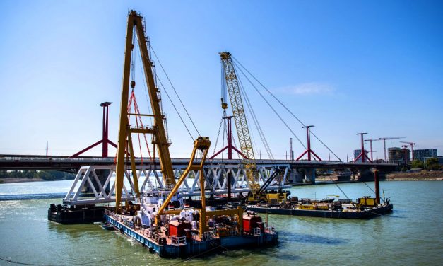 Fontos építmény készül a Nemzeti Színház közelében, a súlya a párizsi Eiffel-toronyéval vetekszik