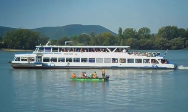 Zátonyra futott egy hajó a Dunakanyarban, sok utas került bajba