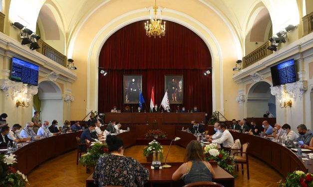 „A magát nindzsaként beállító kormány valójában hihetetlenül gyáva” – visszaállíthatják a listás választási rendszert Budapesten