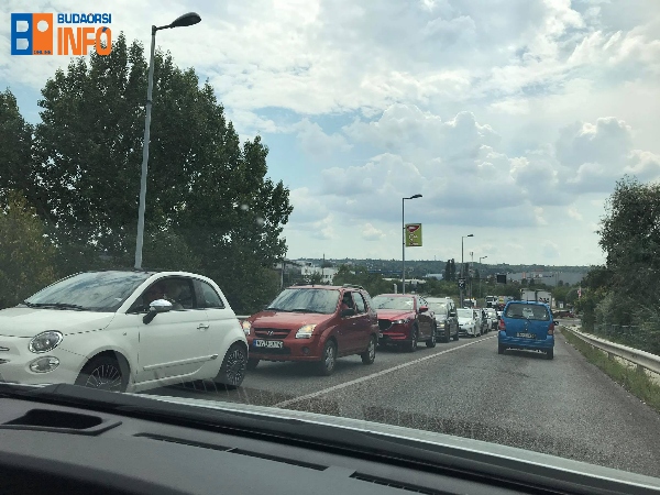 Ekkor adhatják vissza a forgalomnak a budaörsi Tesco-nál lévő felüljárót