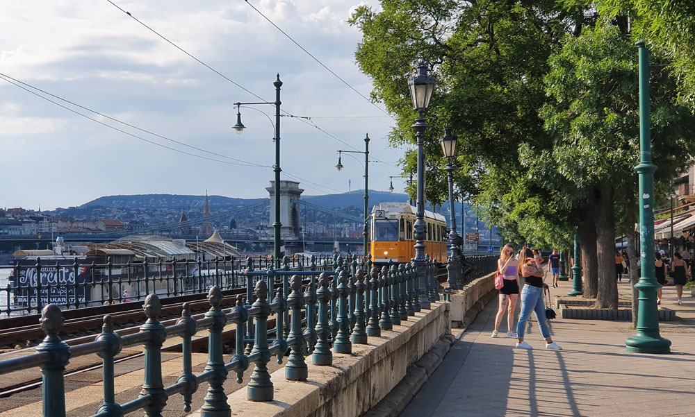 Koronavírus feketelista: Budapest az egyik legfertőzöttebb európai főváros, hamarosan az agglomeráció is kockázatos besorolást kaphat