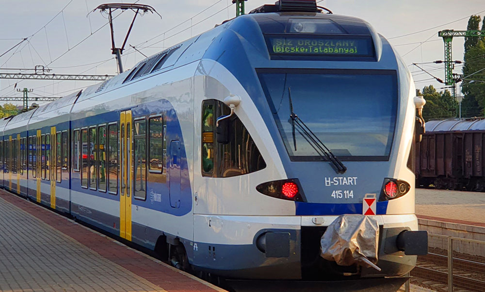 Újabb fontos vasútfejlesztés indul az agglomerációban, csökkenhetnek a dugók az M1-M7-es autópálya közös szakaszán