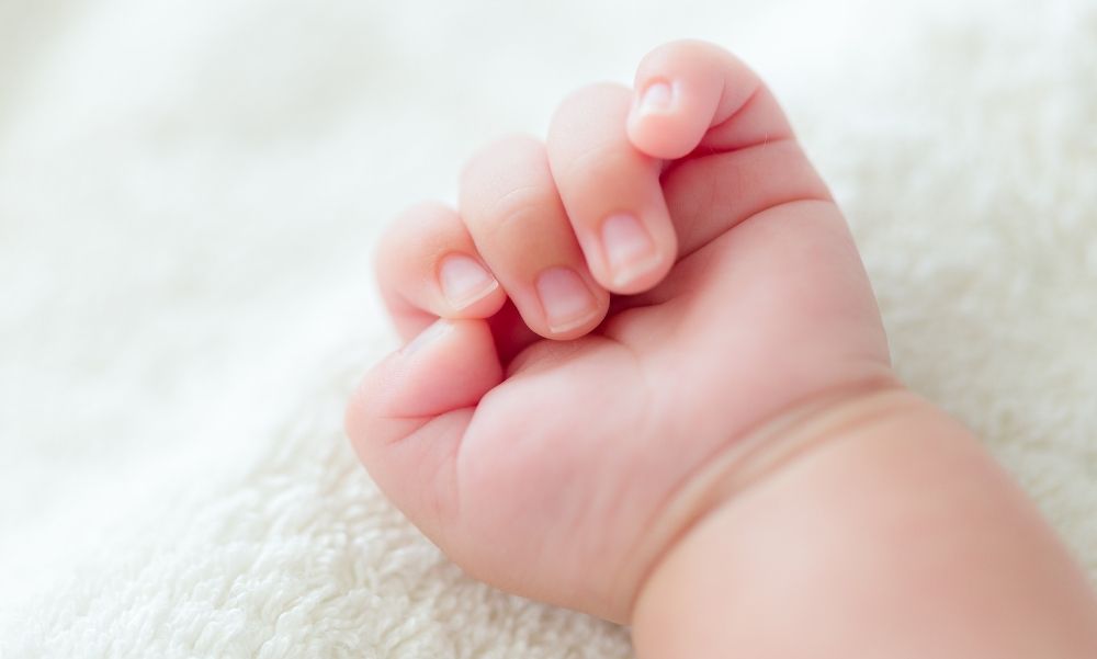 Jöttek a fájások, már nem volt idő kórházba menni: otthonában szülte meg gyermekét egy budapesti kismama