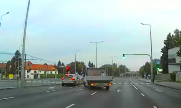 Két vétlen autós szívta meg a teherautós butaságát a Szentendrei úton, a csattanás után a vétkes gázt adott és lelépett