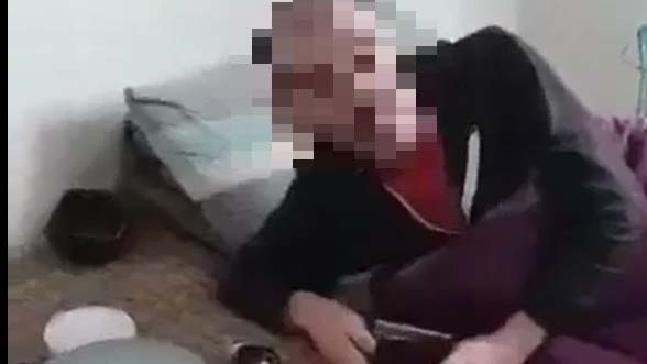 Köpködte és papuccsal dobálta meg a gyógyíthatalan beteg férfit az egyik állatvédő: azt hitte a gazda éheztette halálra a kutyát