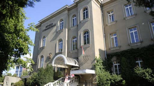 Az ügyelet helyett inkább a kórházakba viszik a gyerekeket a szülők: a Bethesdában már annyi a beteg, hogy több orvost kell beosztani egy műszakra