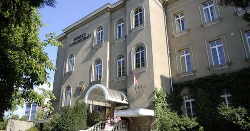 Megkérdeztük a református egyházat, hogy nem akarja-e kifizetni az általa fenntartott Bethesdának a klímáját: nem válaszoltak, de végül kifizetik, amiért nagyon hálás az igazgató