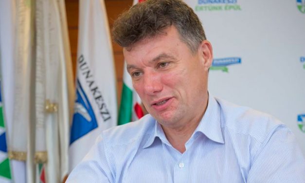 Elkapta a koronavírust Dunakeszi polgármestere, egymás után fertőződnek meg a politikusok