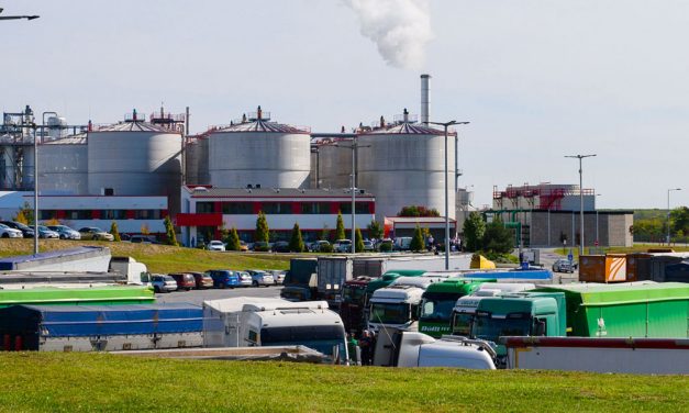 A mérgező gáztól öklendeztek a munkások, 28 embert vittek kórházba, 4 mentőhelikopter érkezett a helyszínre ﻿