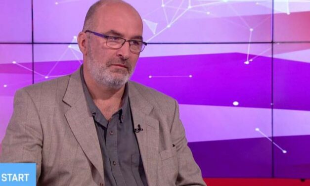 „Nekem a súlyosabb lefolyású koronafertőzés jutott” – a Szent László kórházban kezelik Pikó Andrást, Józsefváros polgármesterét