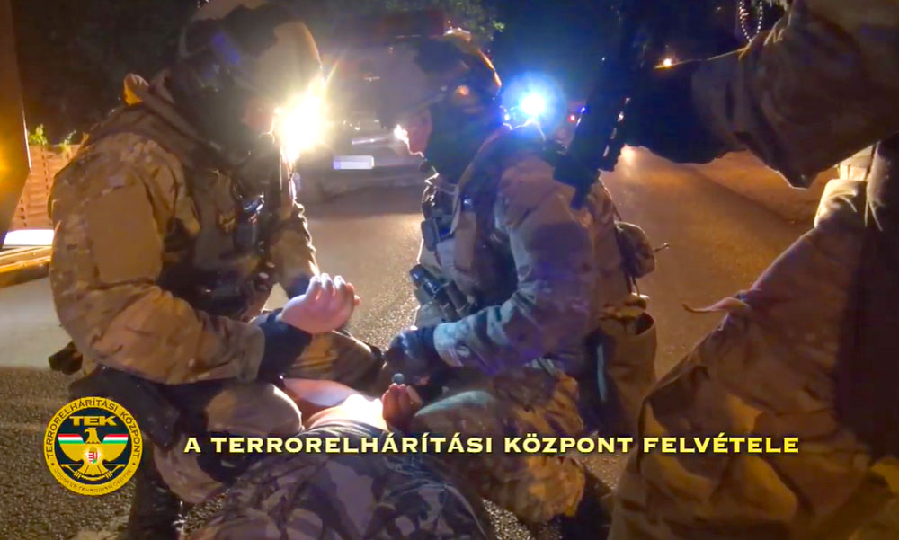 A járvány miatt ellenezte, hogy élettársa a ceglédi kórházban dolgozzon, emiatt fogva tartotta a nőt és 4 éves gyermekét: a TEK fogta el a férfit