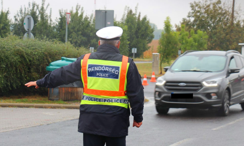 Tízezrek vezetnek jogosítvány nélkül Magyarországon, amíg olcsóbb a bírság, mint hivatalosan jogsit szerezni, addig sokan inkább kockáztatnak