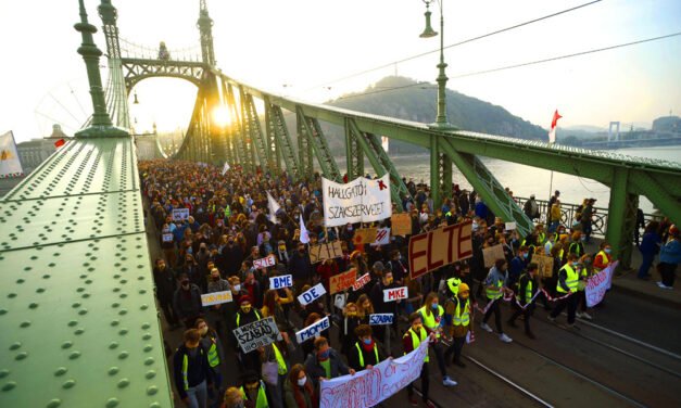 „Pitiáner, amit a Színművészeti új kormányzója művel”, „az SZFE-ügye nincs benne az ország legfontosabb 50 ügyében” – mondta az egyik, majd a másik oldal a tegnapi demonstrációról