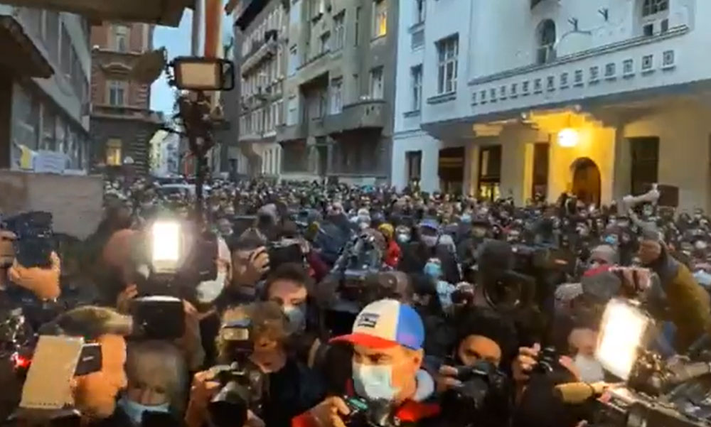Hiába volt katonás utasítás, hogy ürítsék ki az egyetemet, a diákok visszafoglalták az SZFE-et