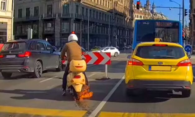 Kigyulladt egy robogó az Erzsébet hídnál, egy pillanat alatt belobbant a motor