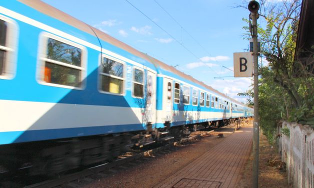 Lerobbant egy IC Cegléden, órákig váratta a MÁV az utasokat