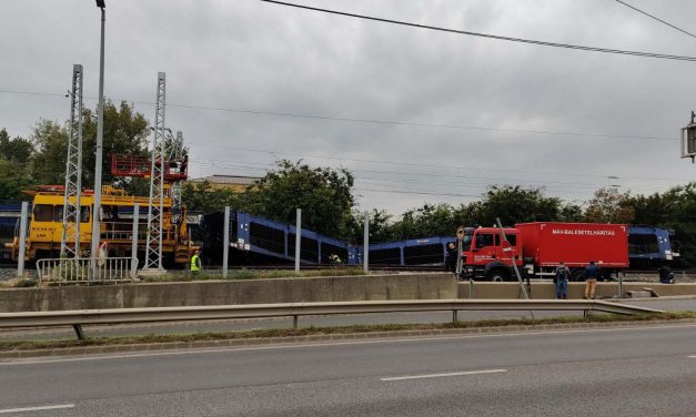 Csütörtök délig tart a két tehervonat műszaki mentése a Déli összekötő hídon, itt a MÁV új menetrendje