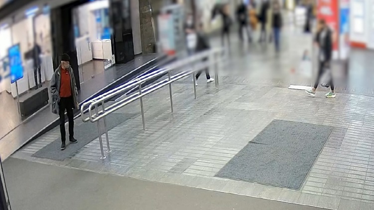 Boxerrel ütötte áldozatát a megvadult férfi a Westendnél – videó