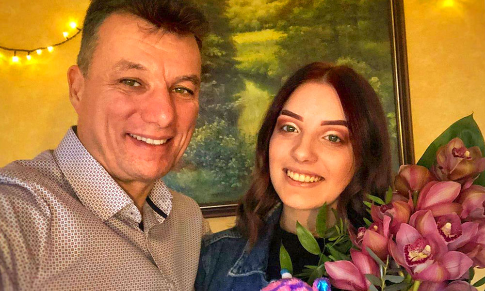Lájkszüretet tartott Dunakeszi polgármestere a lányával, közben fontos családi kérdést szegezett gyermekének a városvezető apuka