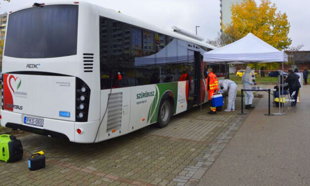 Buszos koronavírus-szűrés Budapesten és környékén, közben újabb 107 halálos áldozata van a járványnak