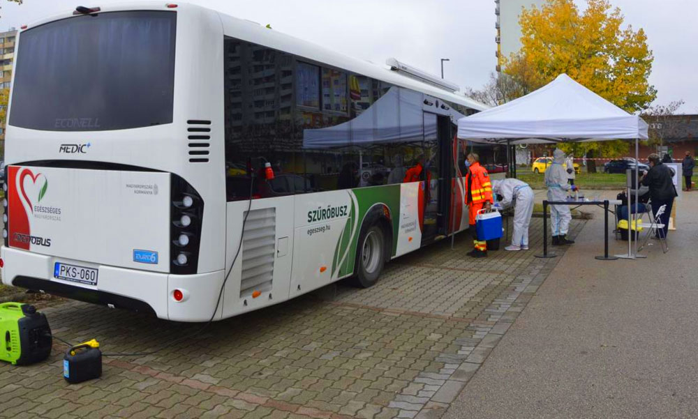 Buszos koronavírus-szűrés Budapesten és környékén, közben újabb 107 halálos áldozata van a járványnak