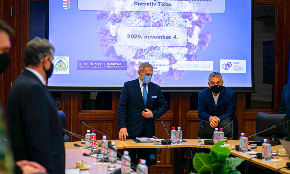 Életbe lépett a rendkívüli jogrend, Orbán Viktor ma hajnalban már az operatív törzsnél volt