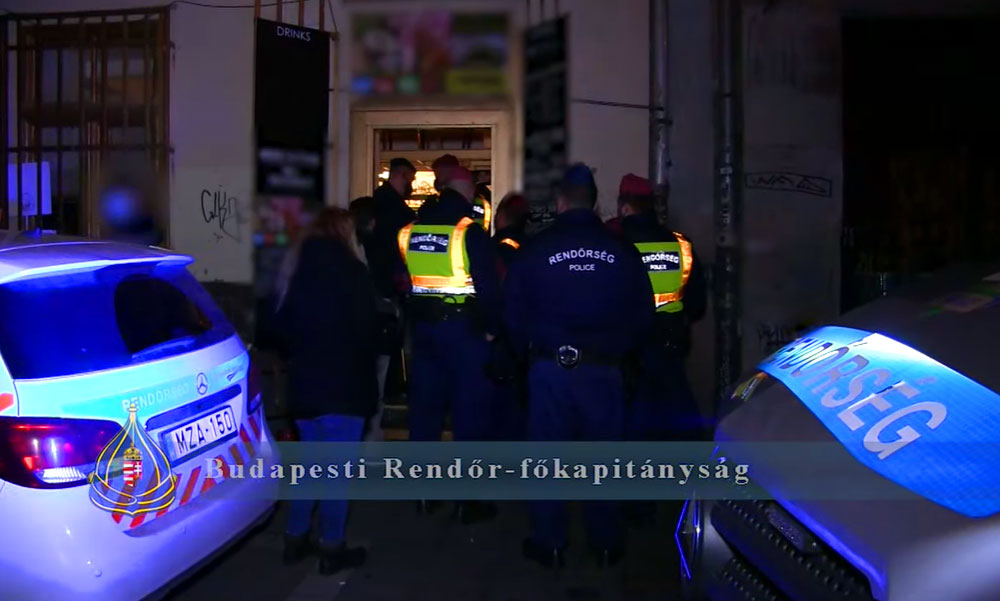 Gyilkosság történt a 9. kerületben: a halálra szúrt férfi édesanyja összeomlott, az indulatos rokonok az utcán gyülekeznek