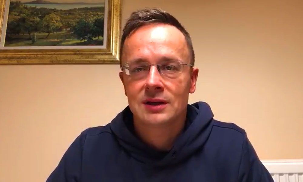 „Akkor is elfáradok, ha sétálok egy kicsit a lakásban” – Még mindig durva tünetei vannak a koronavírusos Szijjártó Péternek, az orosz vakcina hatékonyságáról is beszélt – videó