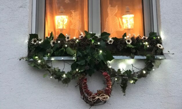 Világító adventi kalendárium, ragyogó fények Budapest környékén
