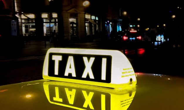 Nem akarta hazavinni a taxis a részeg férfit, aki aztán összeverte és kirabolta
