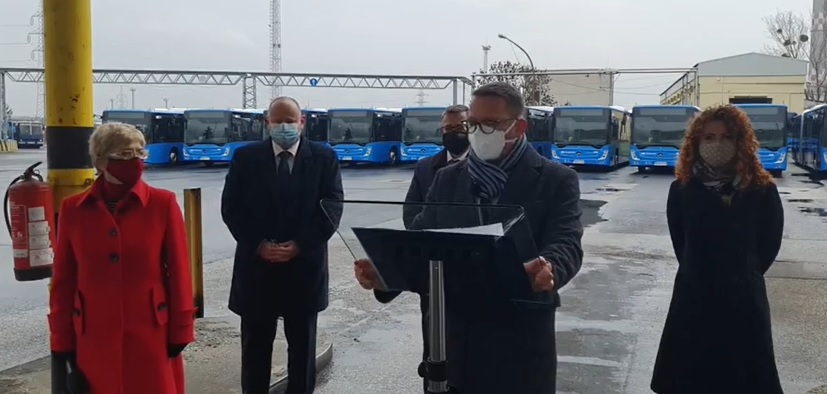 Szuperbuszokon utazhatnak a budapestiek