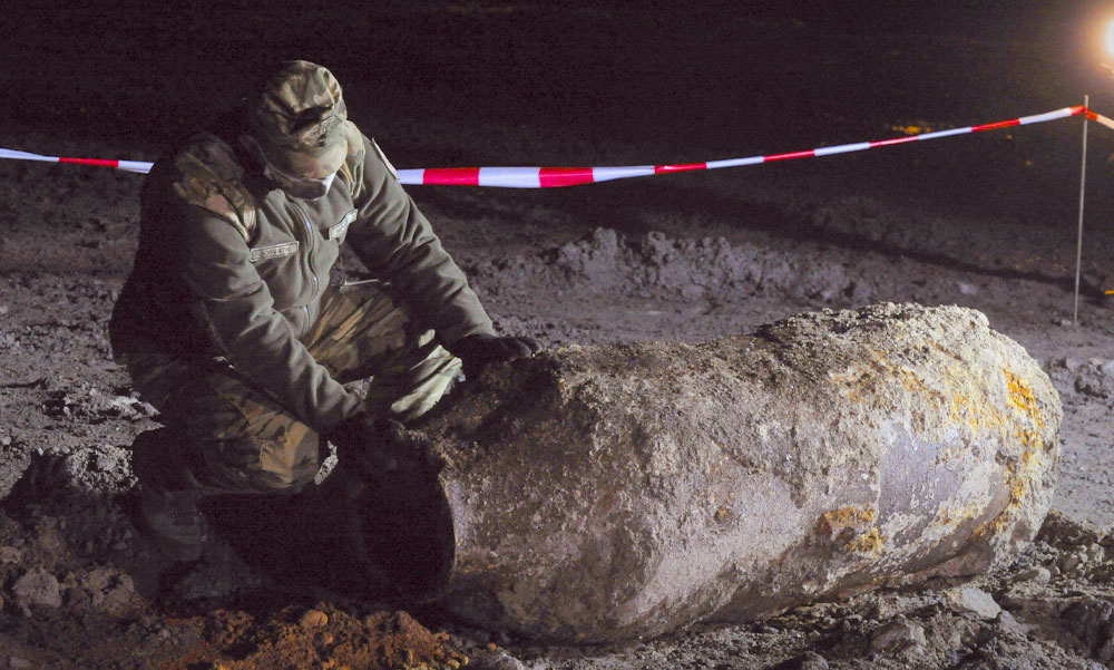 Ember nagyságú légibombát hatástalanítottak Csepelen a Kvassay hídnál